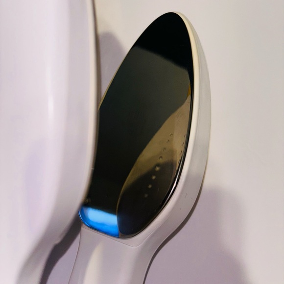 NORI White Handheld Steamer - Picture 3 of 4